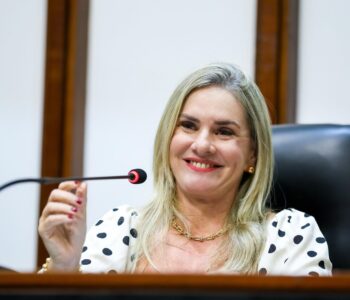 Ivana Bastos faz história e assume definitivamente presidência da ALBA após 190 anos