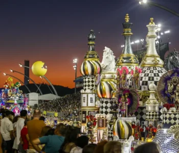 Rosas de Ouro é campeã do carnaval das escolas de samba de São Paulo