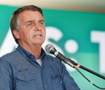 52% dos brasileiros acreditam que Bolsonaro deveria ser preso por tentativa de golpe