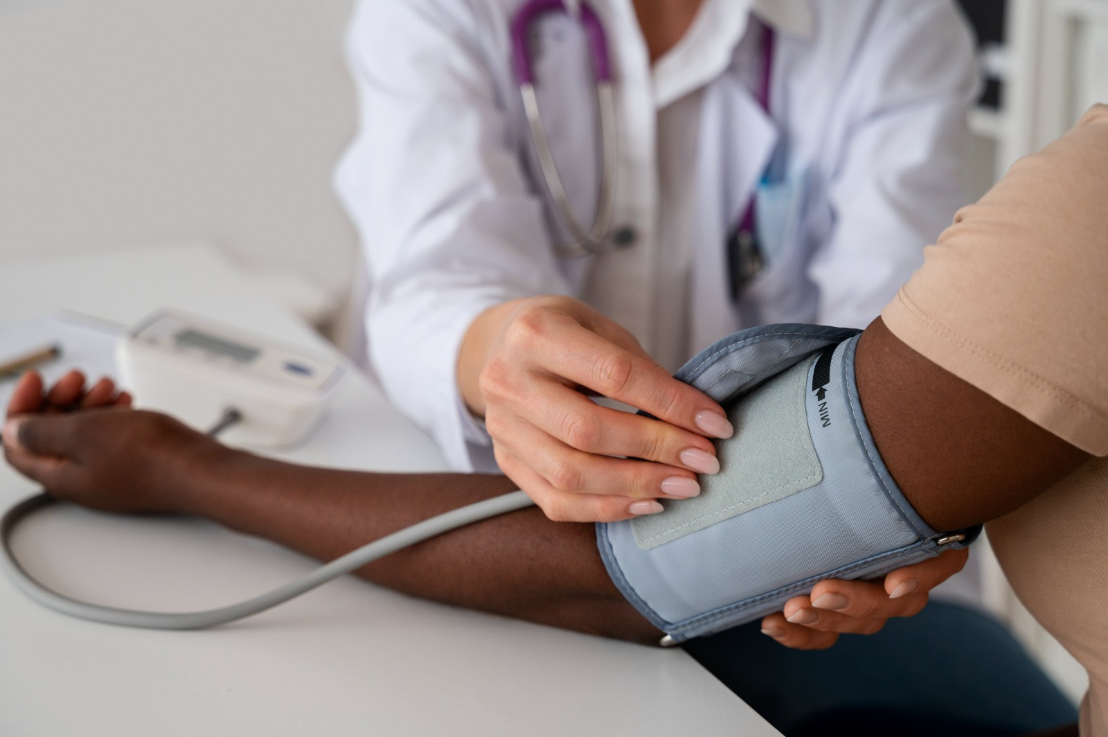 No momento você está vendo Aproximadamente 80% das mulheres desenvolvem hipertensão arterial após a menopausa