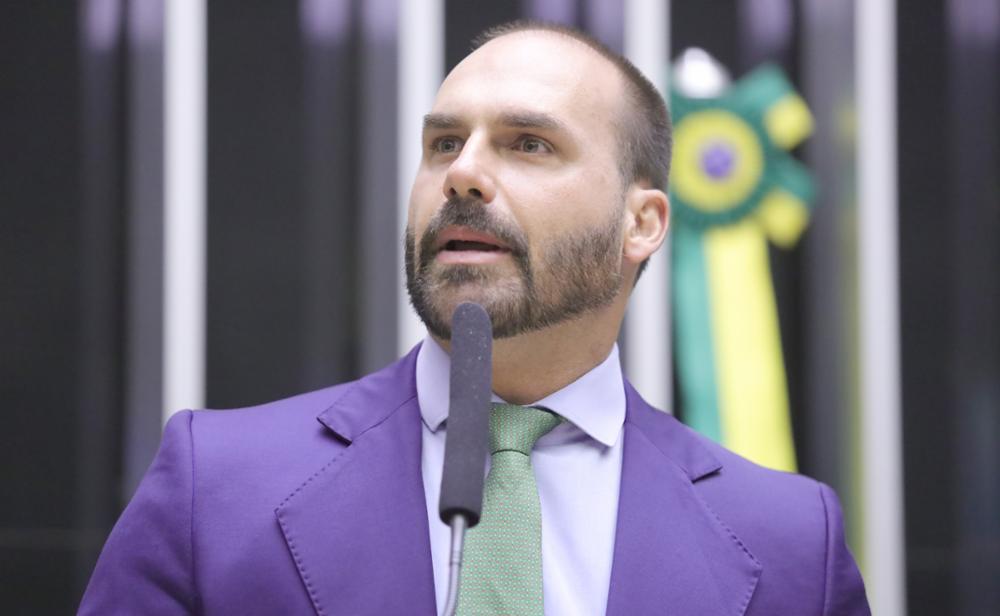 No momento você está vendo Moraes abre inquérito contra Eduardo Bolsonaro