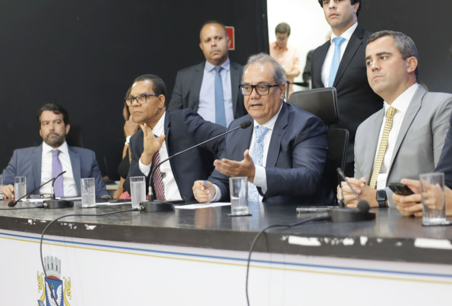 No momento você está vendo Presidente da Câmara defende ‘bom senso’ entre professores e Prefeitura para acabar greve