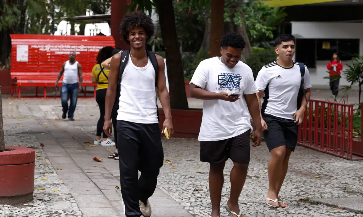 No momento você está vendo Enem 2025: prazo para pedir isenção da taxa acaba nesta sexta
