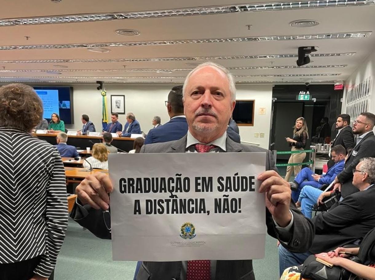 No momento você está vendo CRO Bahia comemora proibição de graduação em odontologia na modalidade EAD