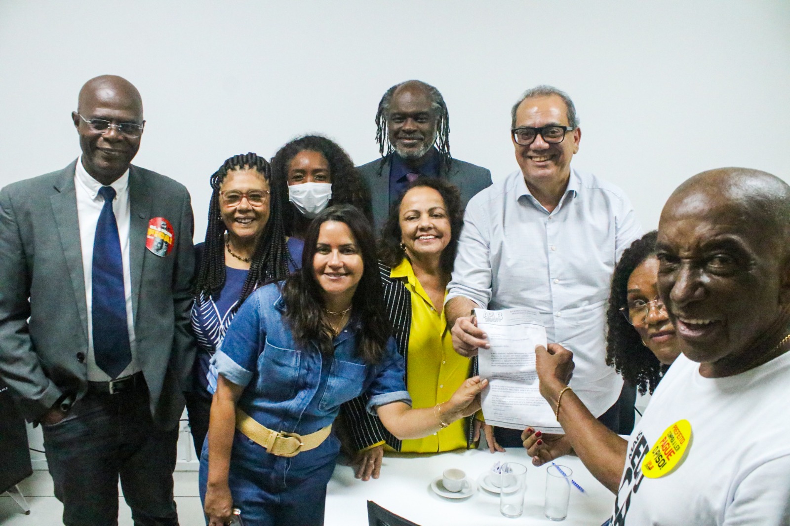 No momento você está vendo Vereadores de Oposição e Carlos Muniz receberam diretores da APLB