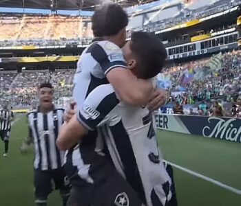 Palmeiras só empata na estreia do mundial de clubes. Botafogo vence