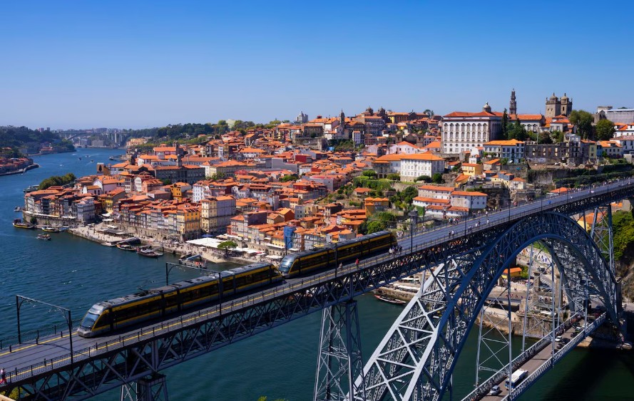 No momento você está vendo Mais de 5 mil brasileiros poderão ser expulsos de Portugal, diz ministro