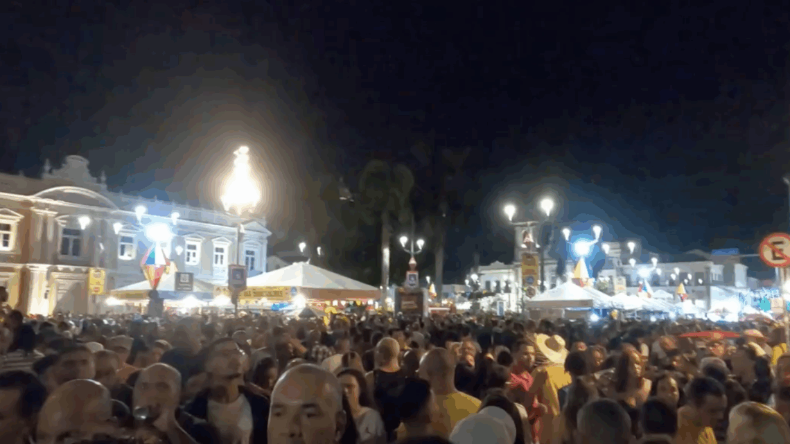 No momento você está vendo Pelourinho lota (de novo) no São João, e acessos são fechados por segurança