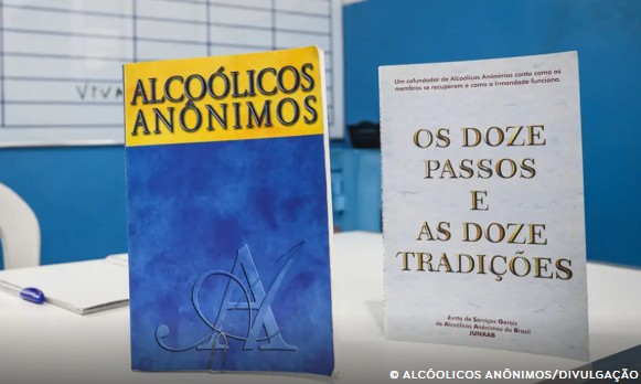 No momento você está vendo Alcoólicos Anônimos, que faz 90 anos, tem maior participação feminina