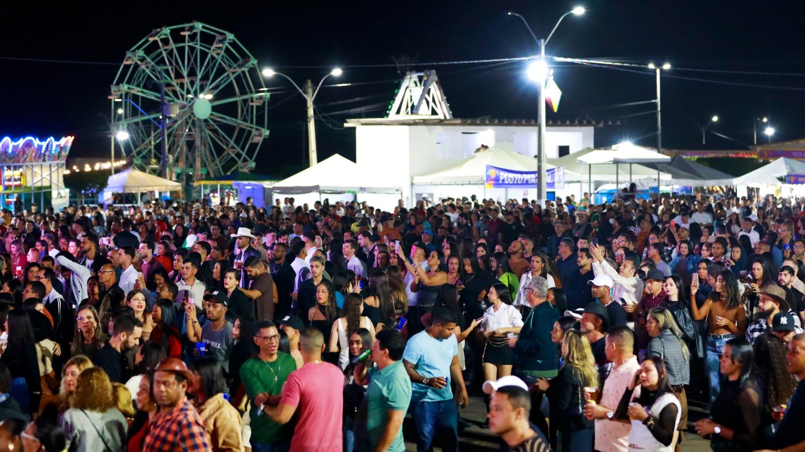 No momento você está vendo Governador prestigia a tradicional festa do São João de Ipirá