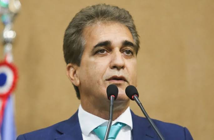 No momento você está vendo Salvador: deputado Robinson acusa desvio de verba investigada pela PF