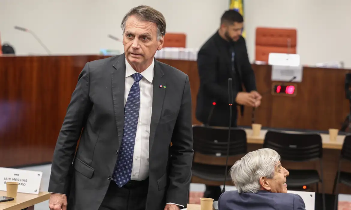 No momento você está vendo PGR pede condenação de Bolsonaro e mais 7 réus por golpe de Estado
