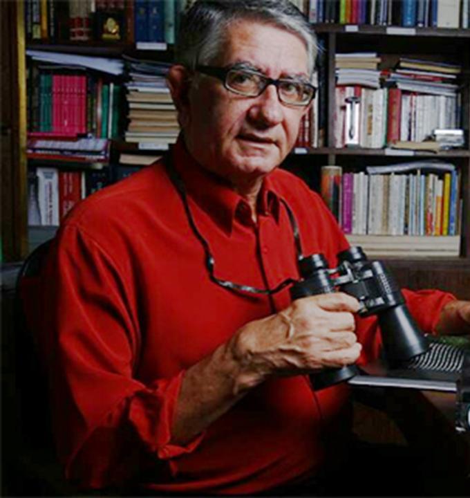 No momento você está vendo Poeta Ernane Gusmão recebe, hoje, Prêmio Acadêmico de Arte e Literatura