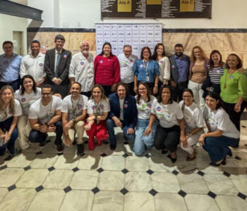 Vereadora apoia projeto para reduzir filas do SUS