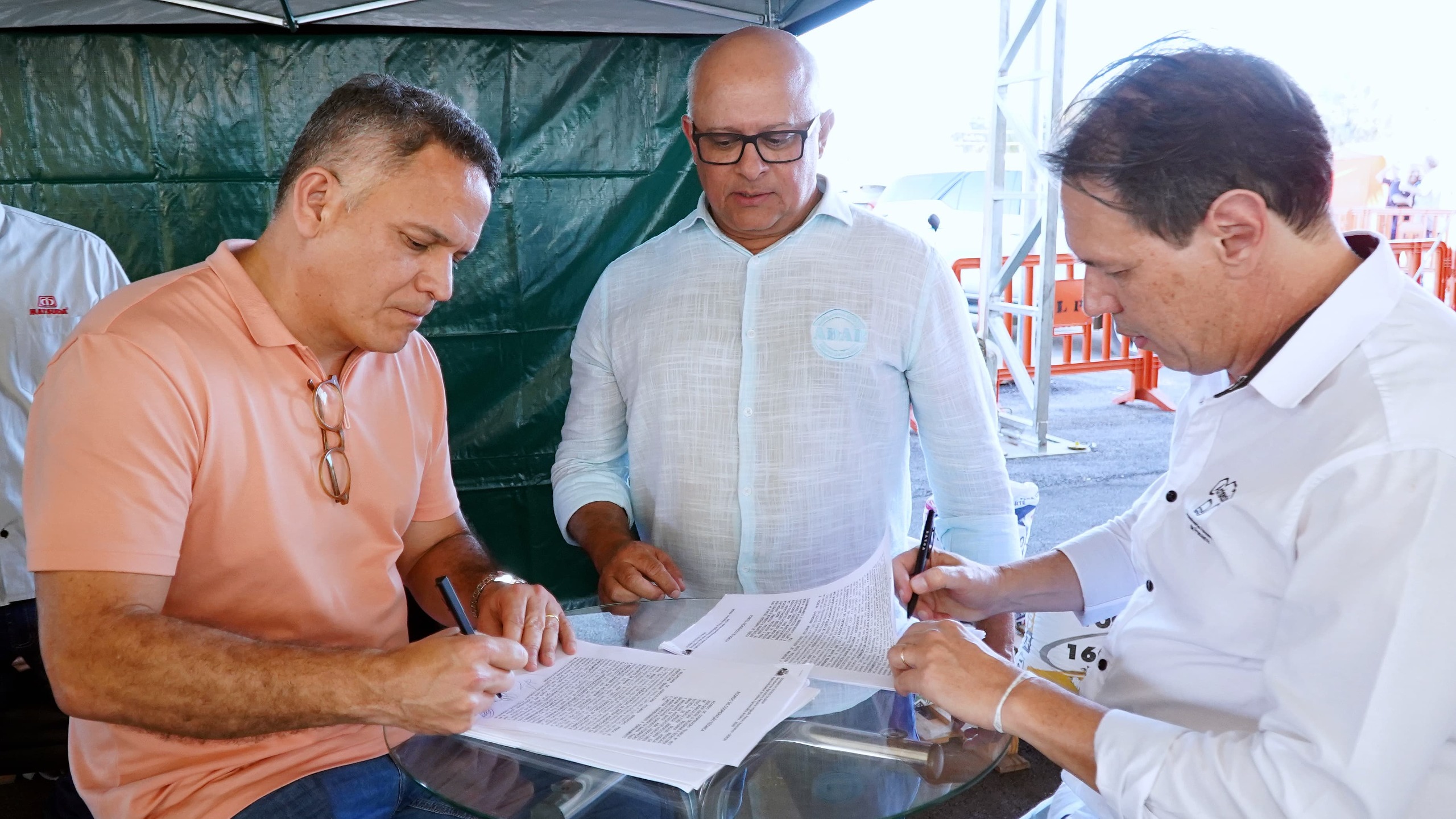 No momento você está vendo Seagri assina termo de cooperação técnica para projeto de identificação e rastreabilidade de bovinos