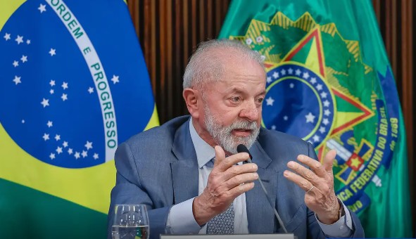 No momento você está vendo Lula está no Chile e participa de reunião sobre defesa da democracia