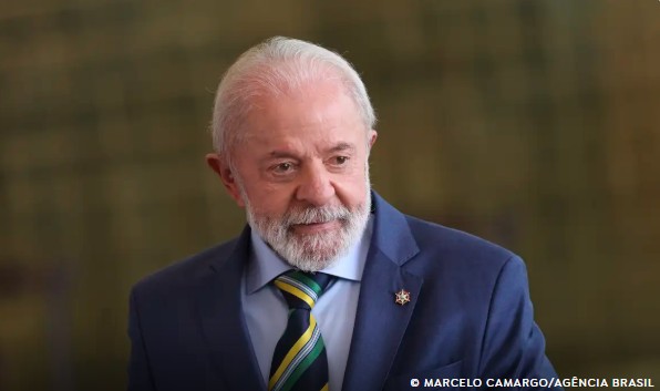No momento você está vendo Brasil responderá tarifaço dos EUA com lei de reciprocidade, diz Lula