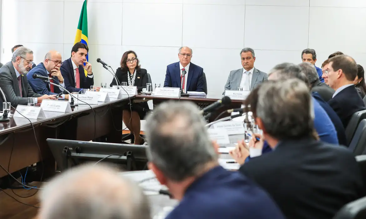 No momento você está vendo Governo busca negociação com EUA e pede apoio de empresários