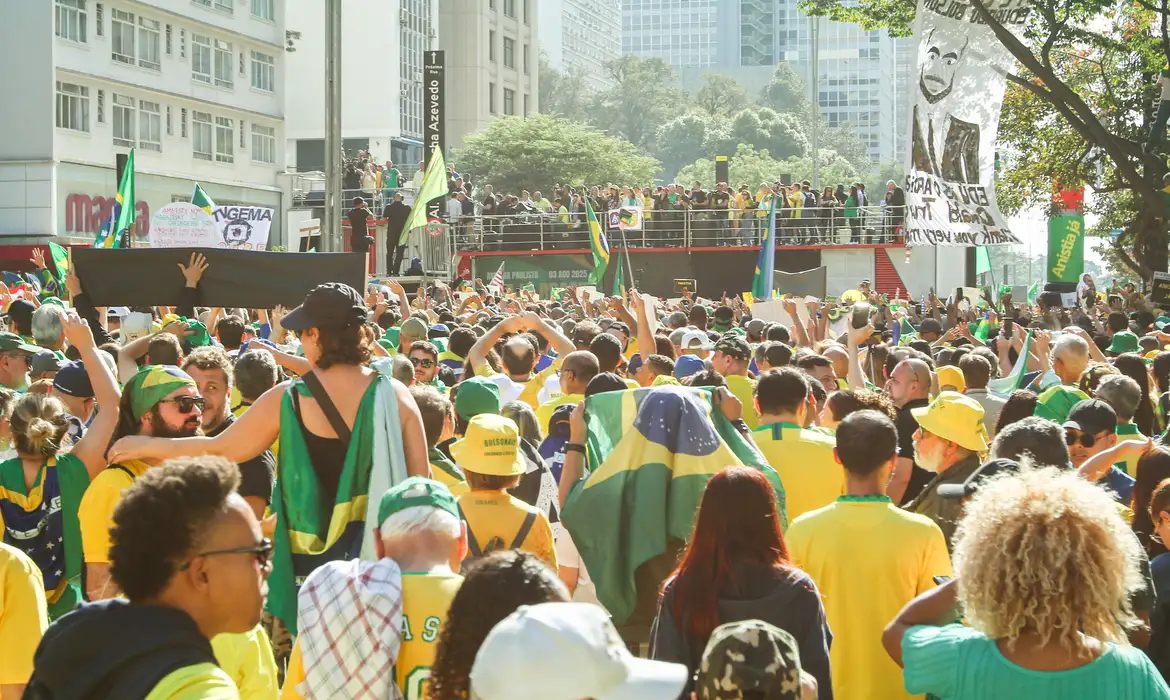 No momento você está vendo Ato pede anistia a Bolsonaro e exalta Trump