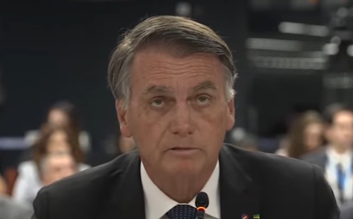 No momento você está vendo Prisão domiciliar de Jair Bolsonaro: nas redes, 53% são a favor e 47% são contra, aponta Quaest