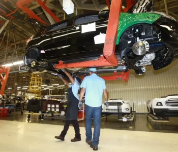 Ford na Bahia é condenada por fechar fábrica sem negociação coletiva