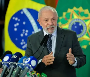 Lula telefona para Xi Jinping e conversam sobre ampliação de comércio