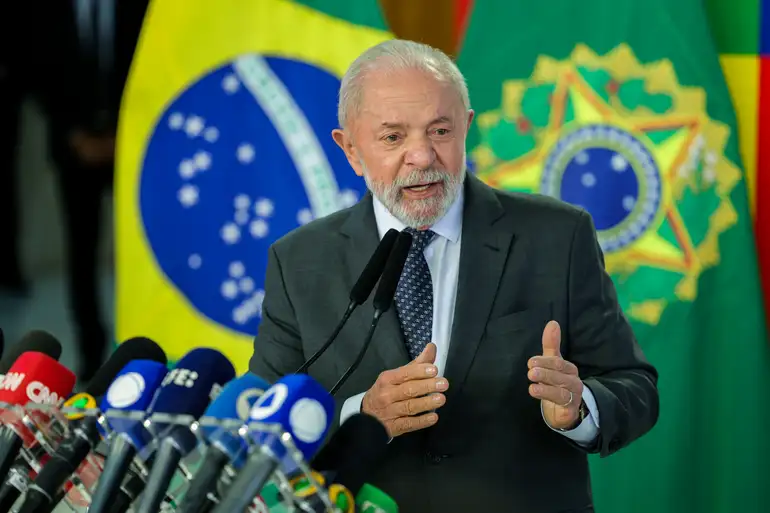 No momento você está vendo Lula telefona para Xi Jinping e conversam sobre ampliação de comércio