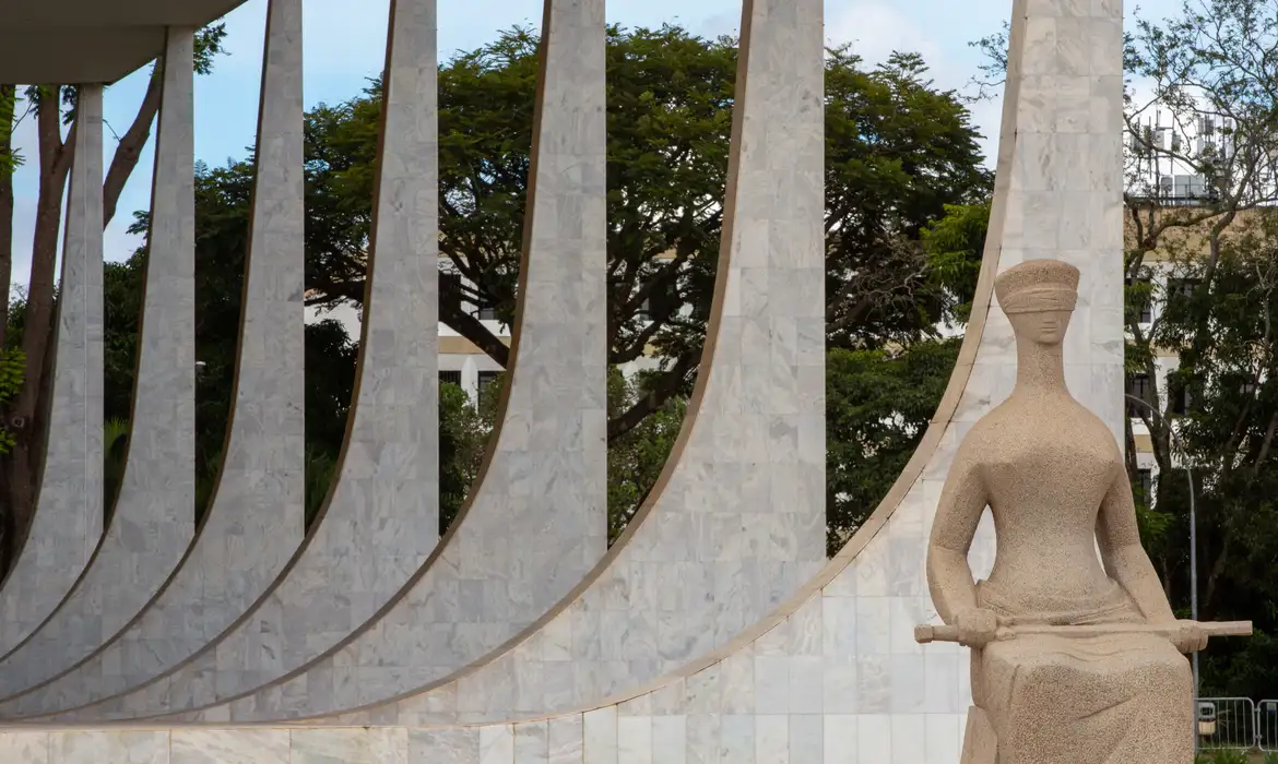 No momento você está vendo STF decide a favor da União em disputa previdenciária de R$ 131 bi