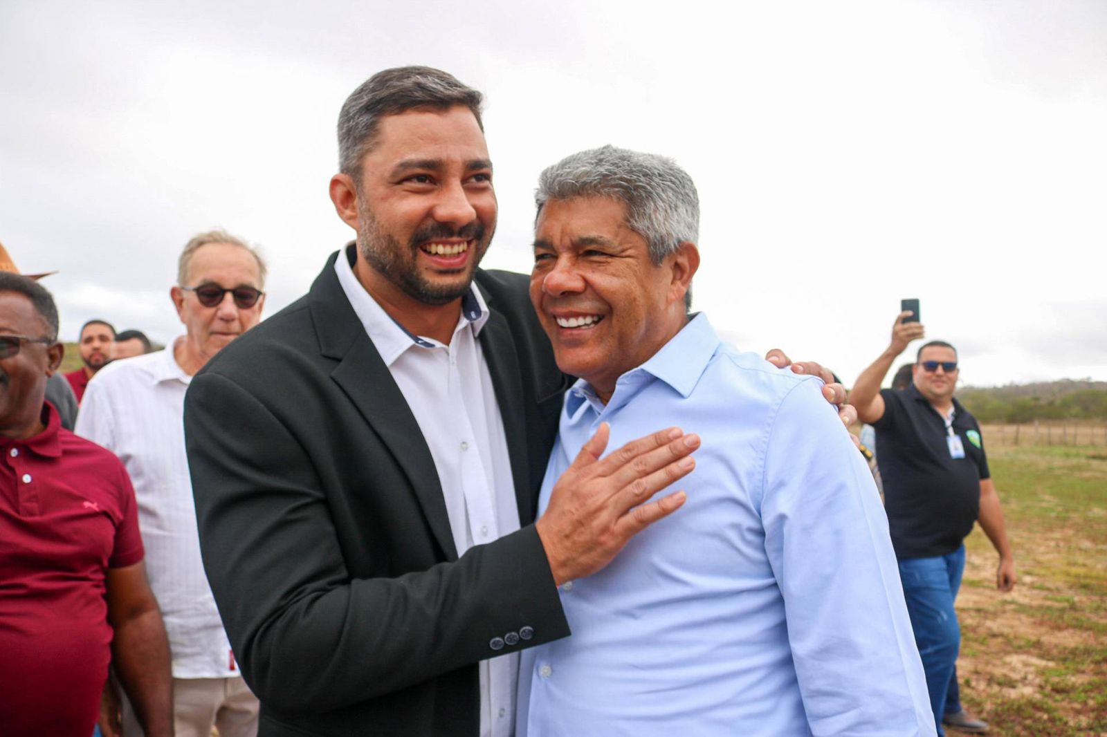 No momento você está vendo Prefeito que votou em ACM Neto diz que Jerônimo é o “melhor governador do Brasil”