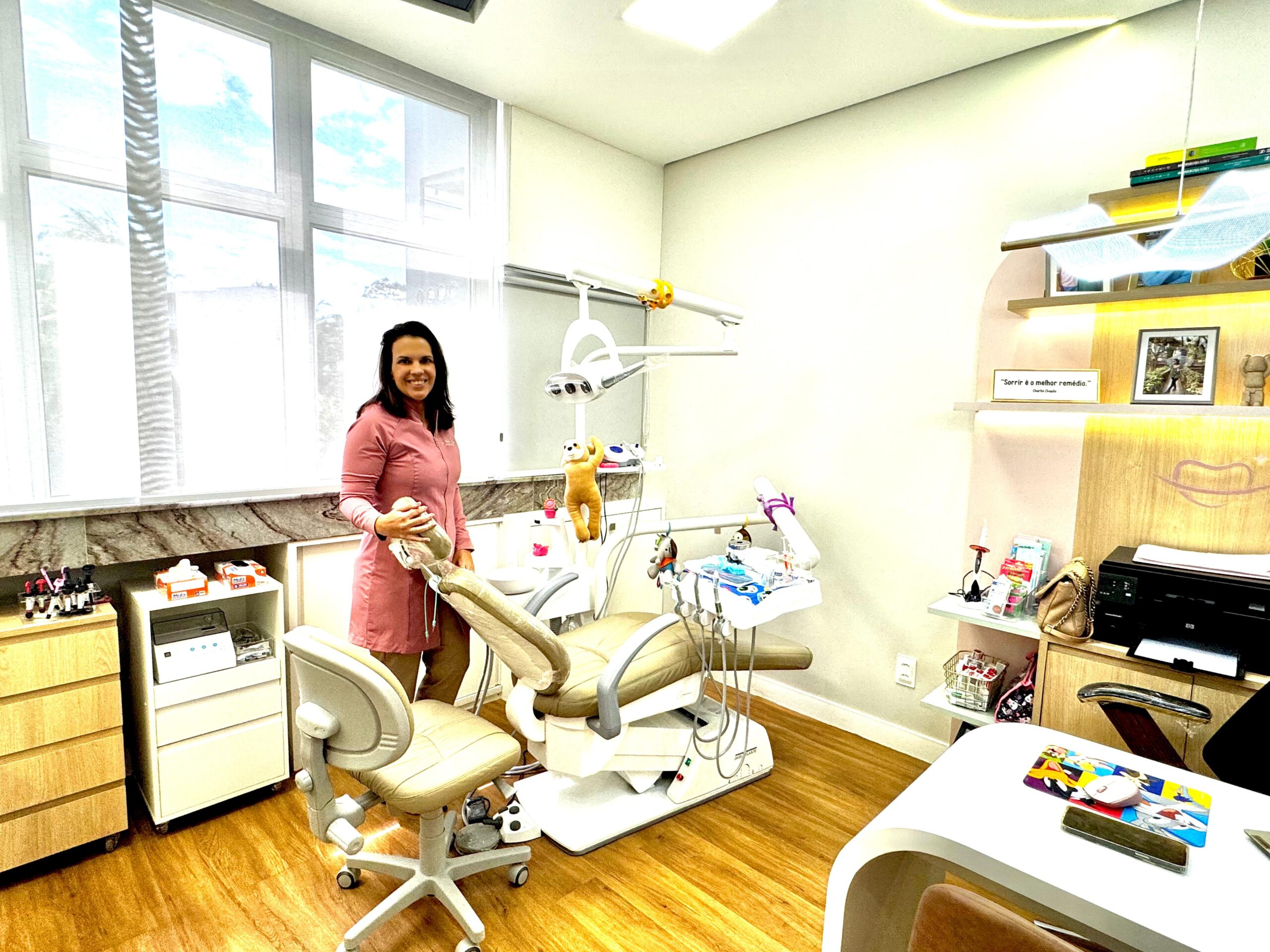 No momento você está vendo Dentista baiana se destaca no cuidado humanizado a crianças autistas e transforma atendimento em acolhimento