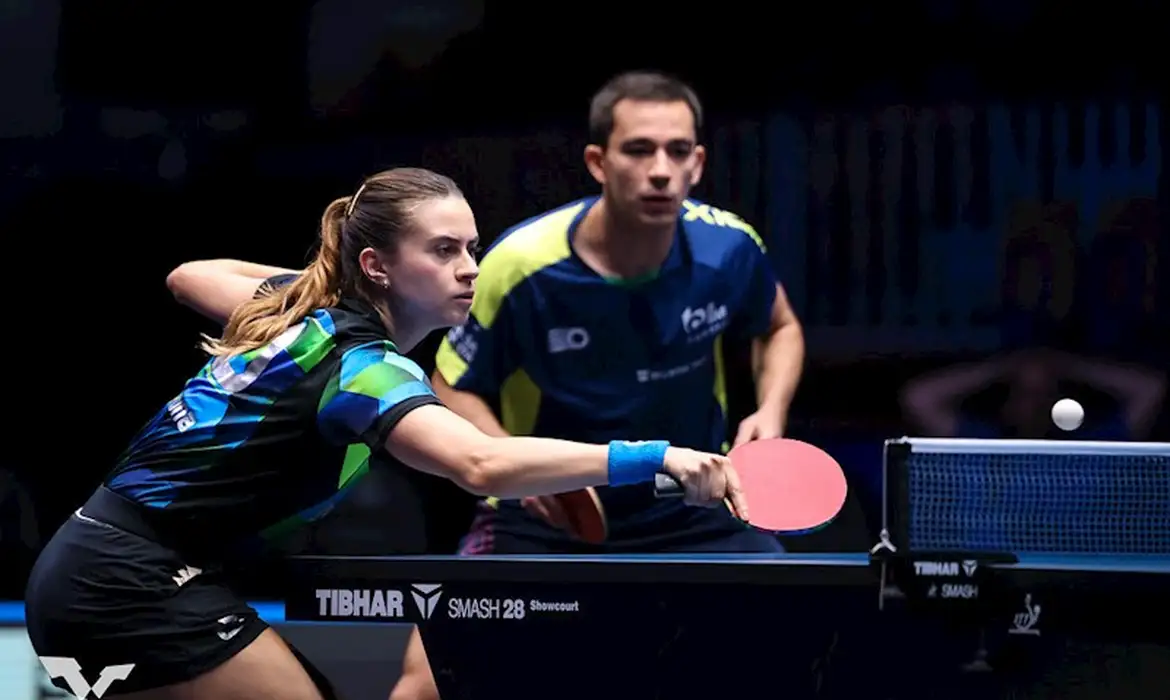 No momento você está vendo Calderano e Bruna Takahashi vão às quartas de duplas mistas na Suécia