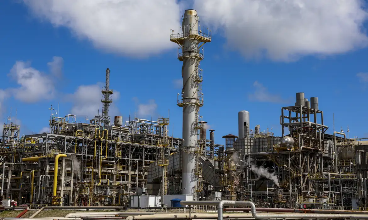 No momento você está vendo Brasil Soberano recebe elogios e sugestões de entidades industriais