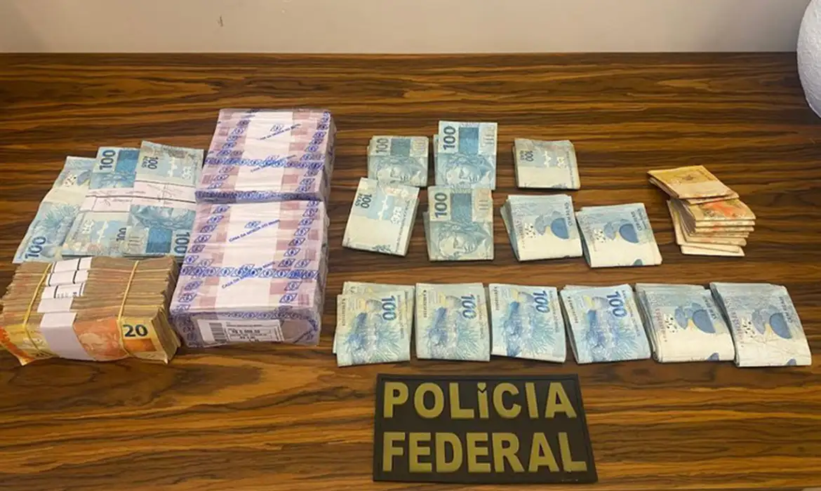 No momento você está vendo Polícia Federal investiga desvio de R$ 50 milhões da educação