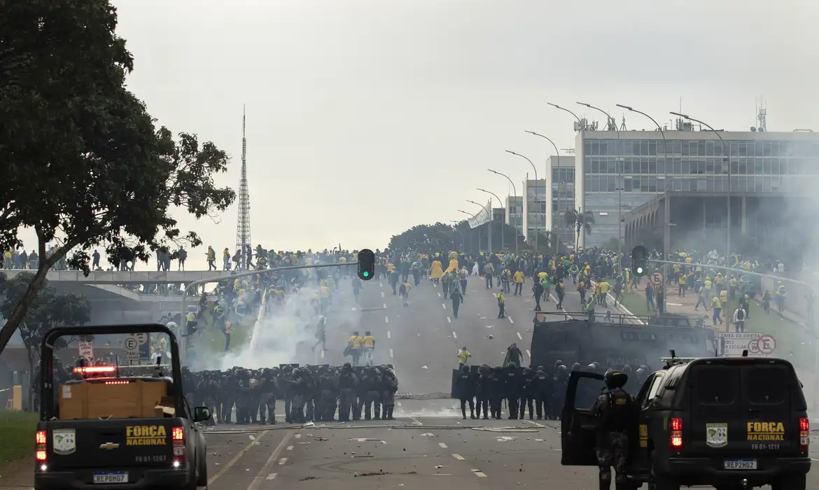 No momento você está vendo STF responsabilizou 1.190 pessoas por atos antidemocráticos de 2023