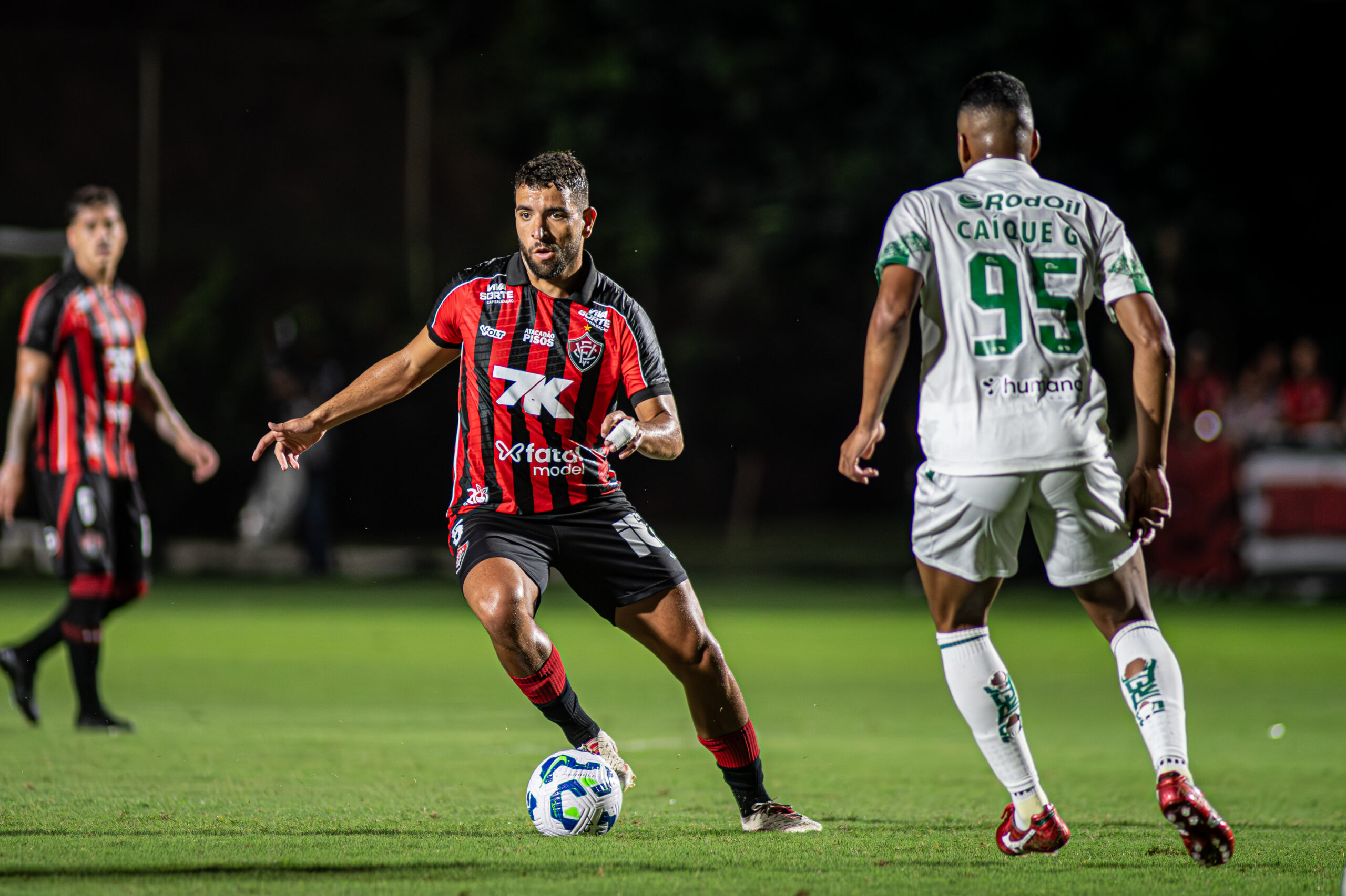 No momento você está vendo Vitória massacrado no Maracanã em goleada histórica