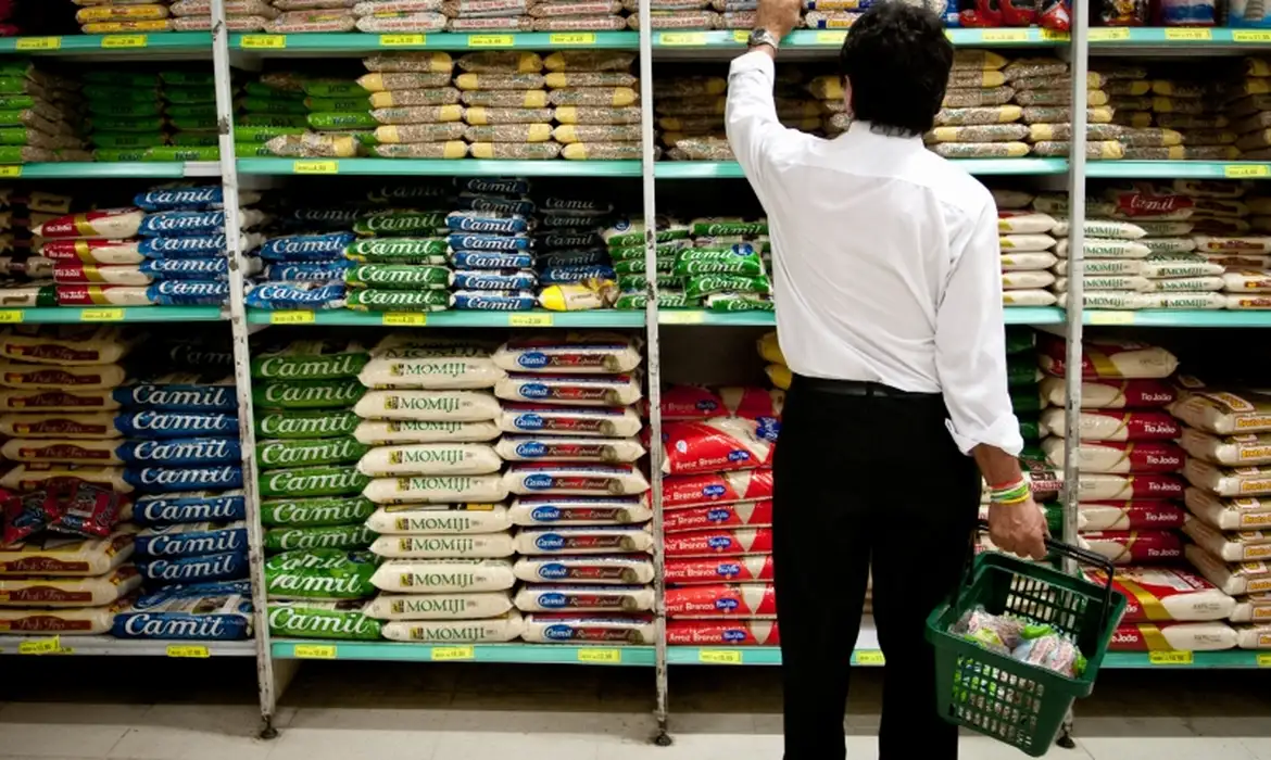 No momento você está vendo Mercado financeiro reduz previsão da inflação para 4,86%