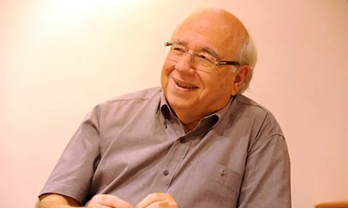 No momento você está vendo Escritor Luis Fernando Verissimo morre aos 88 anos