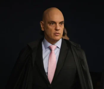 Moraes vota para condenar Bolsonaro e mais sete por golpe de Estado