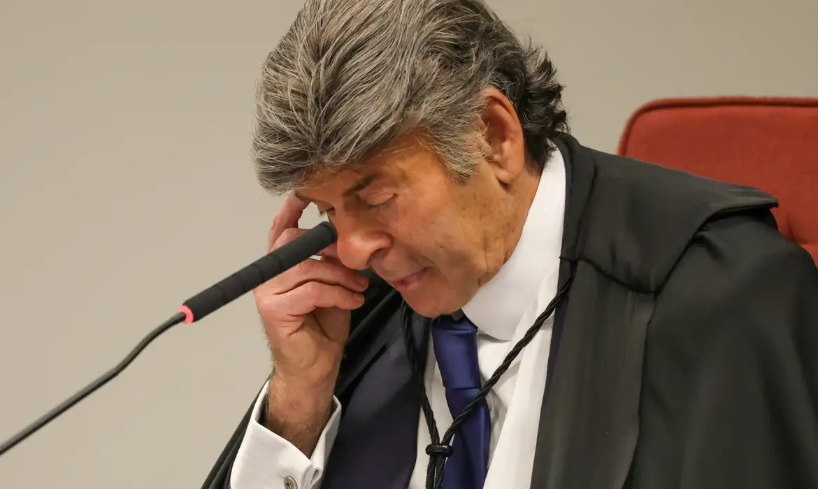 No momento você está vendo Fux descarta crime de organização criminosa em ação sobre golpe no STF