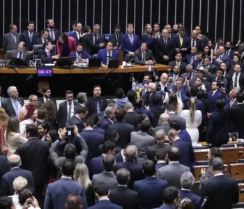 Câmara aprova urgência para projeto de anistia a golpistas