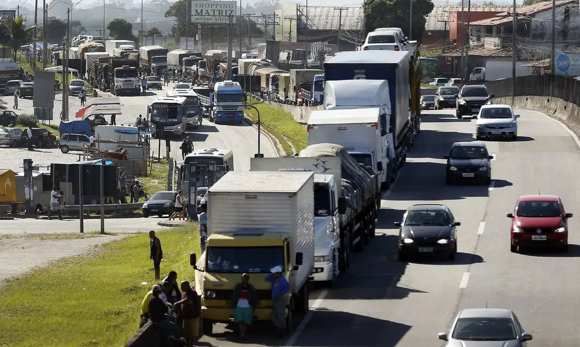 No momento você está vendo Dia do Caminhoneiro lembra importância de políticas para a categoria