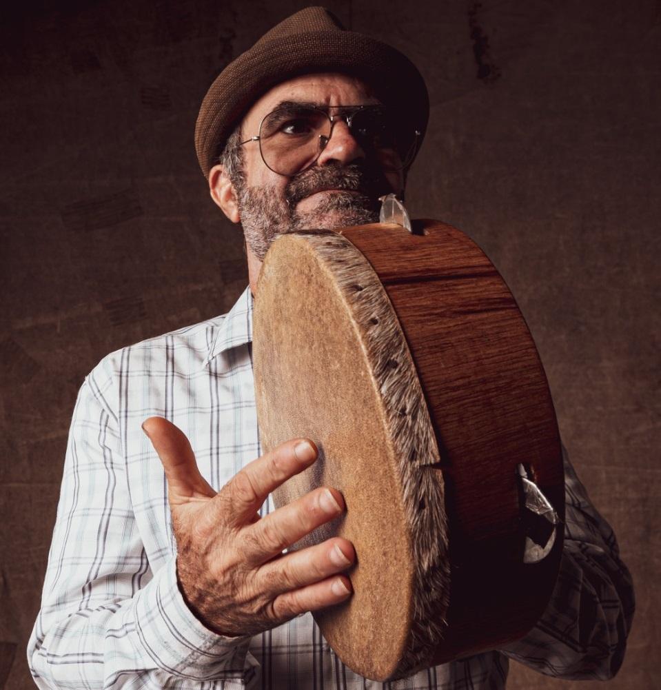 No momento você está vendo Africania faz homenagem ao mestre Bel da Bonita durante show do PAMBA Difusão Amplificada