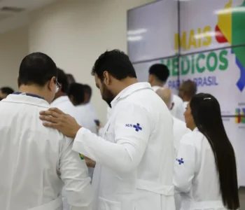 Estudantes de baixa renda de curso de medicina terão ajuda do governo