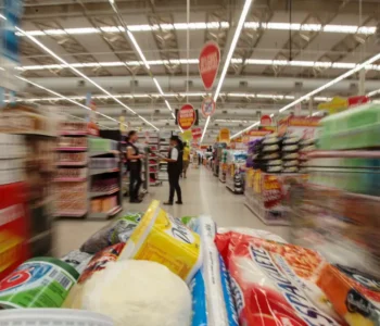 Apesar dos juros, consumo das famílias foi motor da economia no 2º tri
