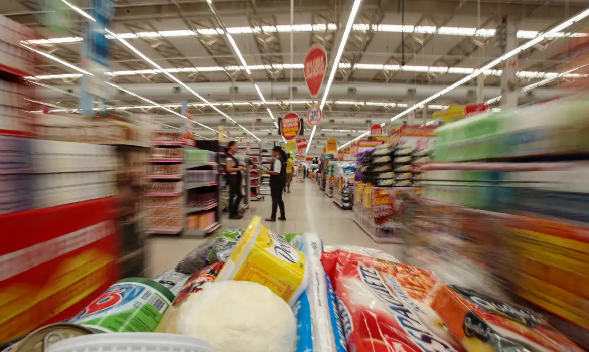 No momento você está vendo Apesar dos juros, consumo das famílias foi motor da economia no 2º tri