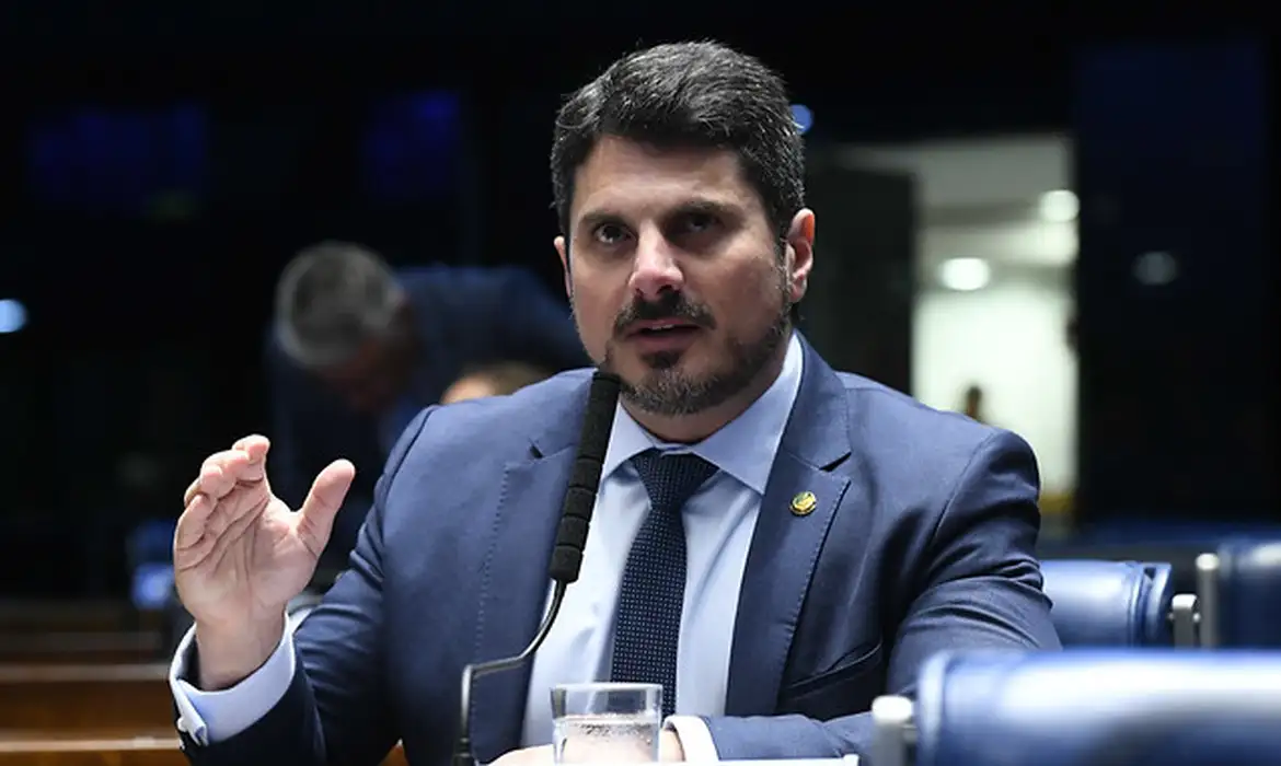 No momento você está vendo Senado oficializa afastamento de Marcos do Val por 115 dias