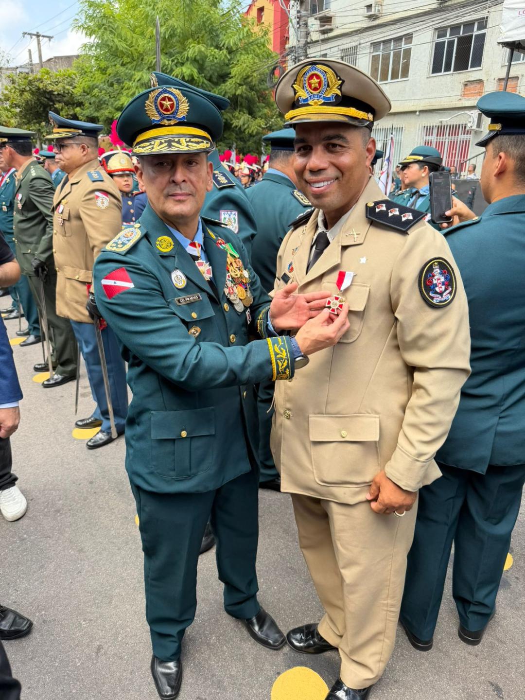 No momento você está vendo Capitão da PMBA Jarderson Abrão recebe maio rhonraria da Polícia Militar do Pará