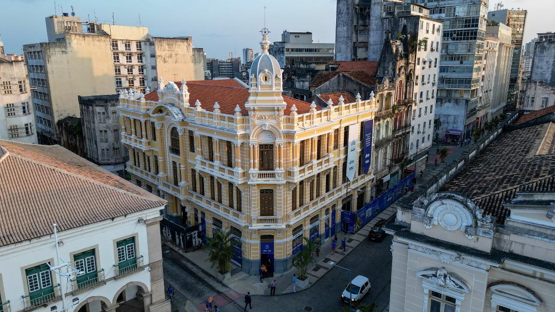 No momento você está vendo Palacete Tirachapéu recebe jantar beneficente em prol do Instituto de Cegos da Bahia