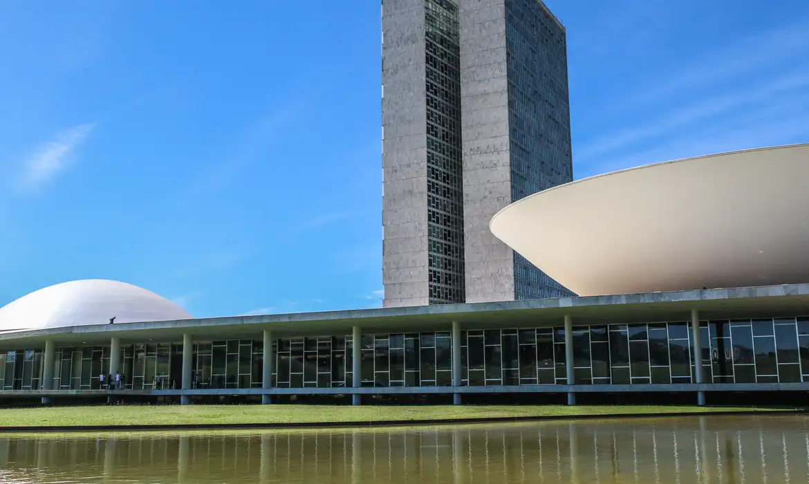 No momento você está vendo Projeto que susta regras de aborto legal em crianças avança na Câmara