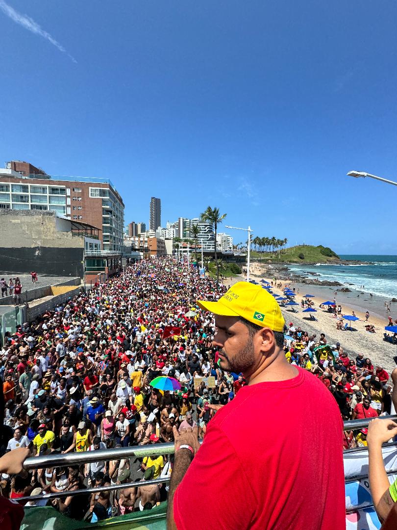 No momento você está vendo Com Daniela Mercury e Wagner Moura, ato contra a PEC da blindagem reúne milhares de pessoas em Salvador